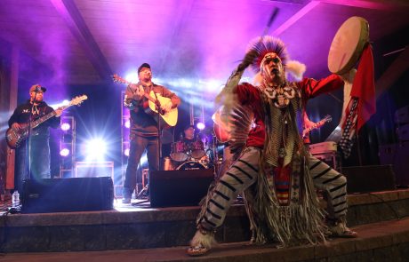 Jeffrey-papatie-miaja-spectacle-danse-traditionnel-tambour